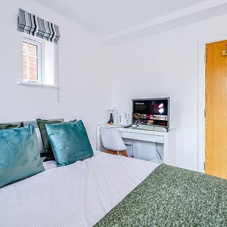 Entire House Sleeps 8 Near The River Thames Μεϊντενχέντ Εξωτερικό φωτογραφία