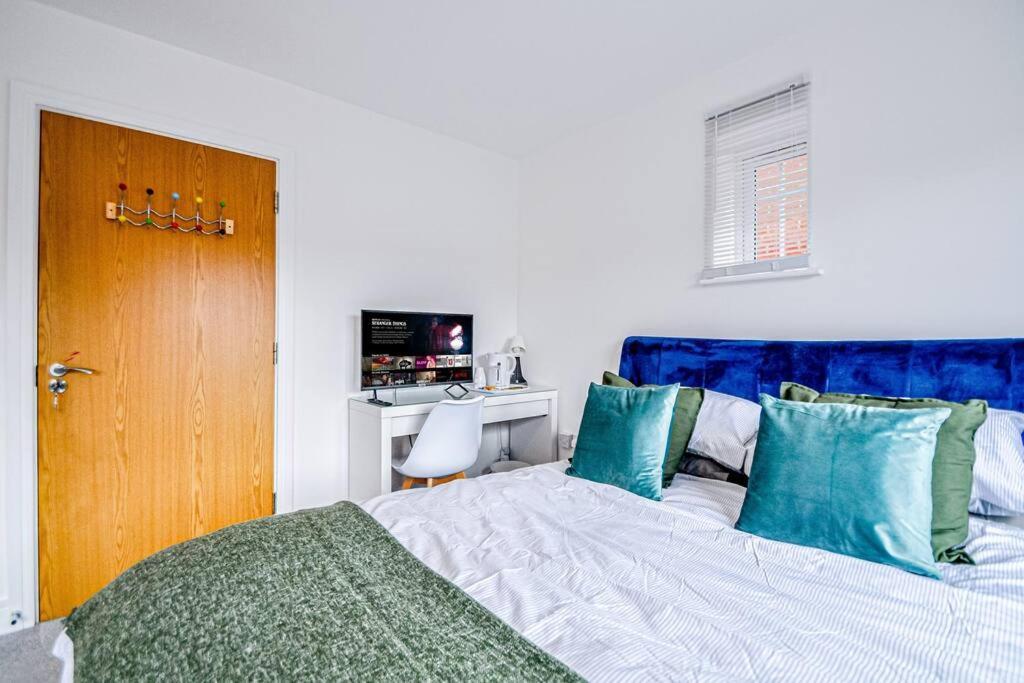 Entire House Sleeps 8 Near The River Thames Μεϊντενχέντ Εξωτερικό φωτογραφία