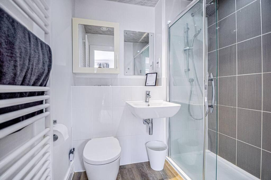Entire House Sleeps 8 Near The River Thames Μεϊντενχέντ Εξωτερικό φωτογραφία