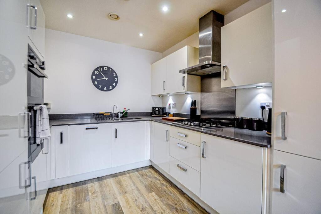 Entire House Sleeps 8 Near The River Thames Μεϊντενχέντ Εξωτερικό φωτογραφία
