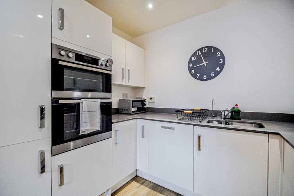 Entire House Sleeps 8 Near The River Thames Μεϊντενχέντ Εξωτερικό φωτογραφία