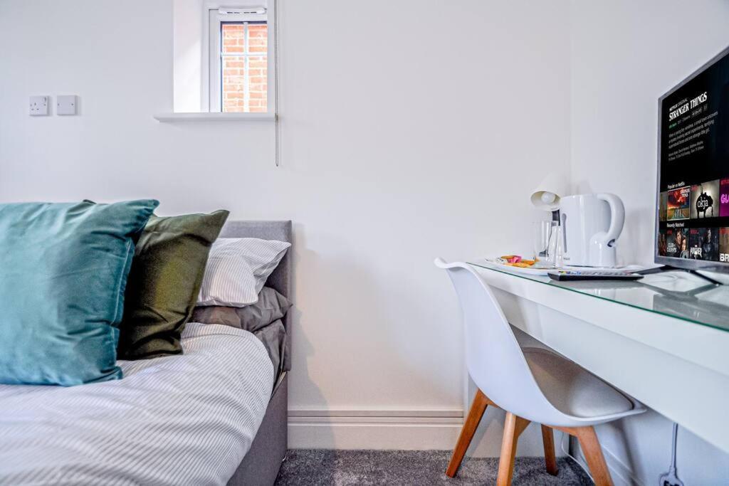 Entire House Sleeps 8 Near The River Thames Μεϊντενχέντ Εξωτερικό φωτογραφία
