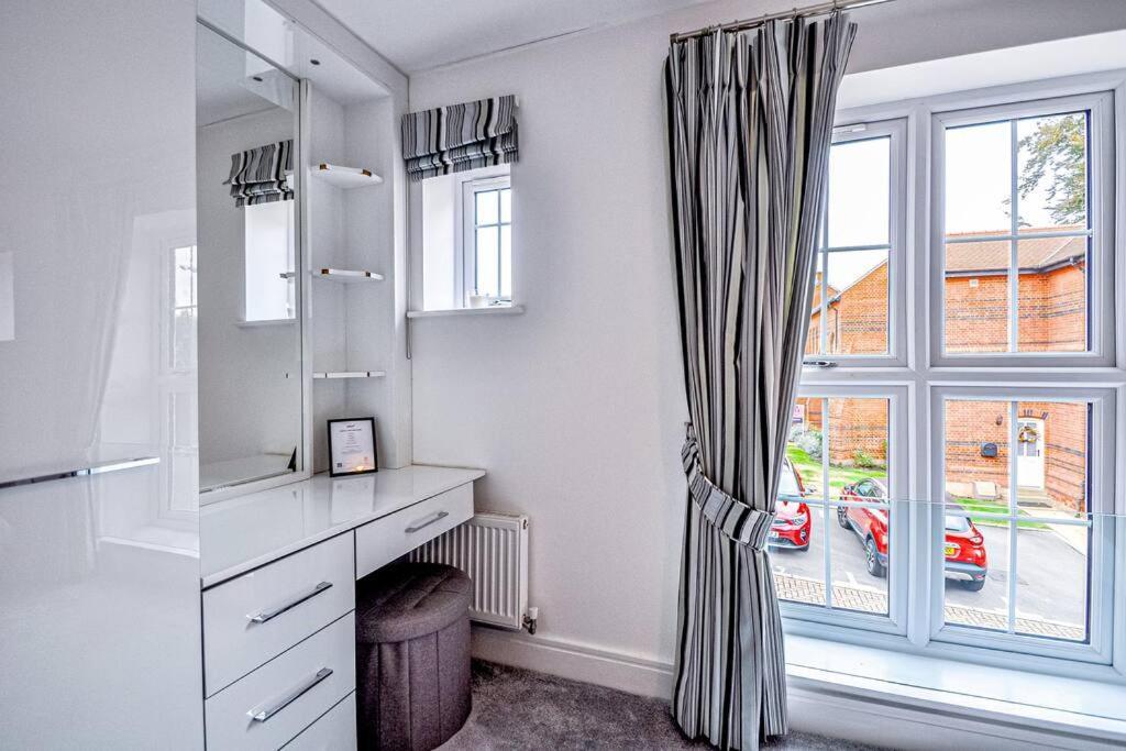 Entire House Sleeps 8 Near The River Thames Μεϊντενχέντ Εξωτερικό φωτογραφία