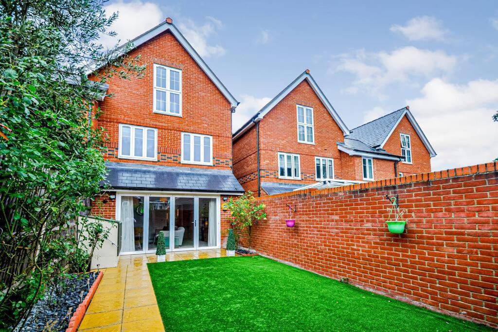 Entire House Sleeps 8 Near The River Thames Μεϊντενχέντ Εξωτερικό φωτογραφία