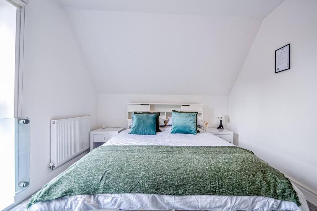 Entire House Sleeps 8 Near The River Thames Μεϊντενχέντ Εξωτερικό φωτογραφία