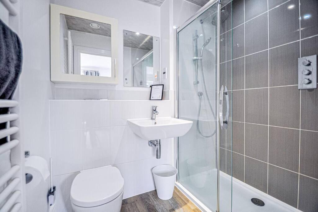 Entire House Sleeps 8 Near The River Thames Μεϊντενχέντ Εξωτερικό φωτογραφία