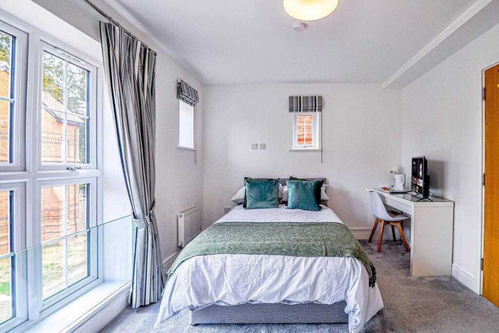 Entire House Sleeps 8 Near The River Thames Μεϊντενχέντ Εξωτερικό φωτογραφία