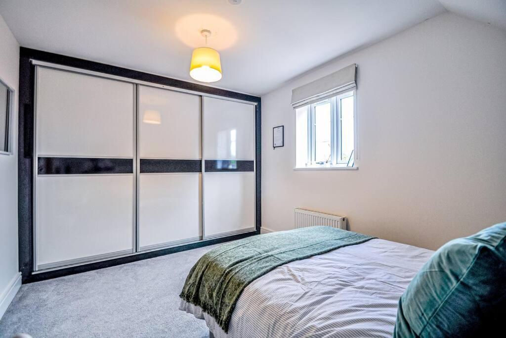 Entire House Sleeps 8 Near The River Thames Μεϊντενχέντ Εξωτερικό φωτογραφία