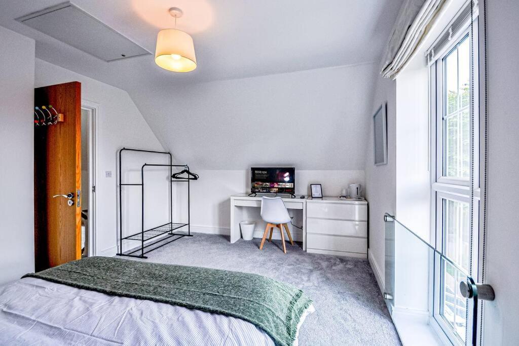 Entire House Sleeps 8 Near The River Thames Μεϊντενχέντ Εξωτερικό φωτογραφία