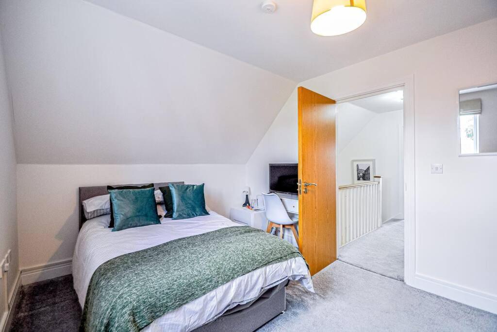 Entire House Sleeps 8 Near The River Thames Μεϊντενχέντ Εξωτερικό φωτογραφία