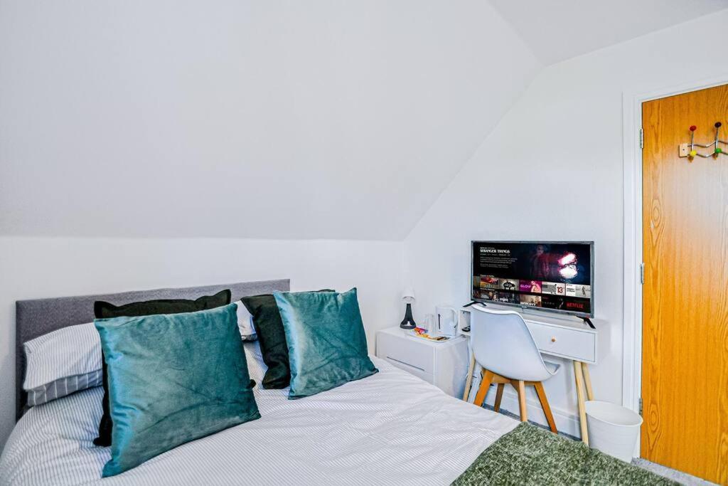 Entire House Sleeps 8 Near The River Thames Μεϊντενχέντ Εξωτερικό φωτογραφία