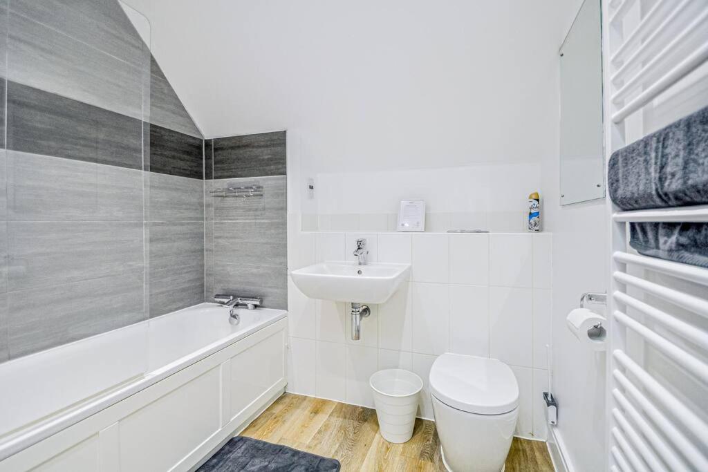 Entire House Sleeps 8 Near The River Thames Μεϊντενχέντ Εξωτερικό φωτογραφία
