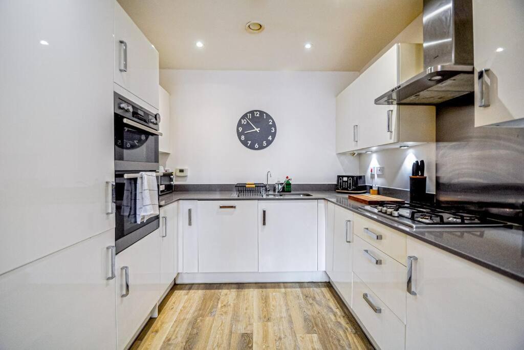 Entire House Sleeps 8 Near The River Thames Μεϊντενχέντ Εξωτερικό φωτογραφία
