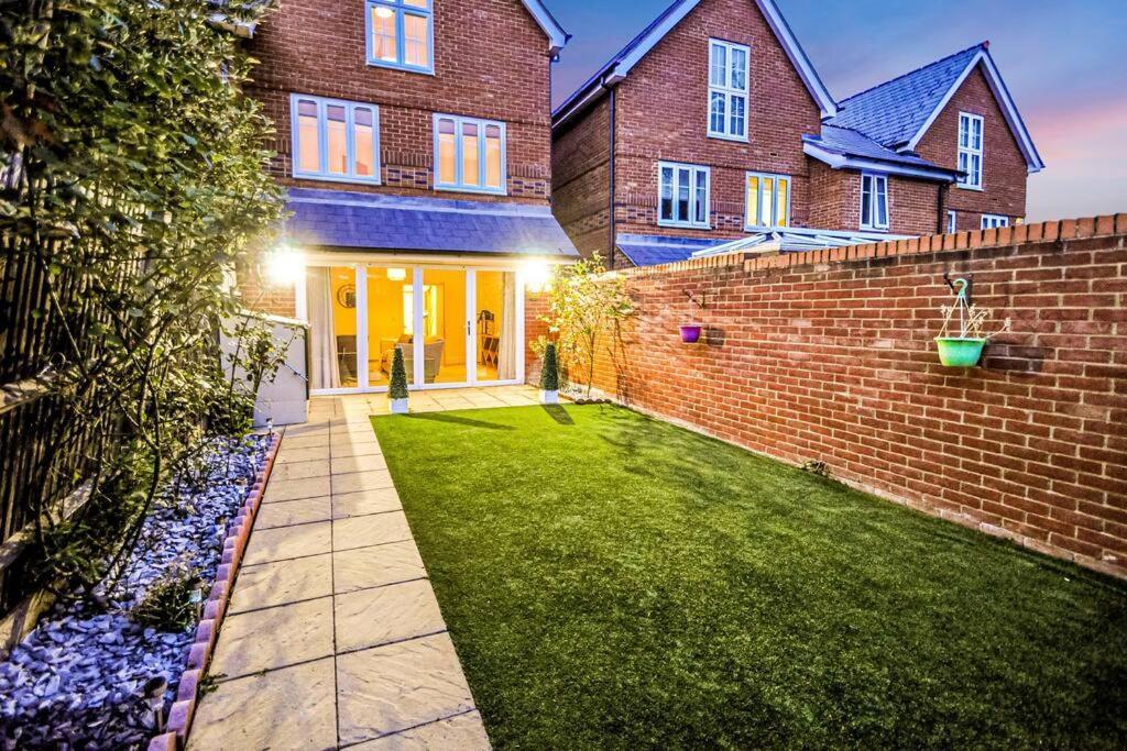 Entire House Sleeps 8 Near The River Thames Μεϊντενχέντ Εξωτερικό φωτογραφία