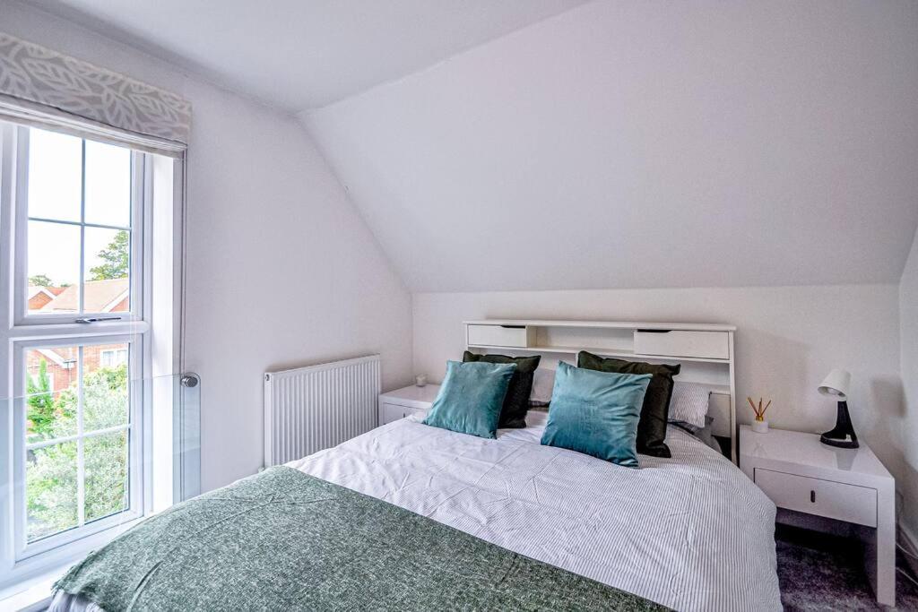 Entire House Sleeps 8 Near The River Thames Μεϊντενχέντ Εξωτερικό φωτογραφία