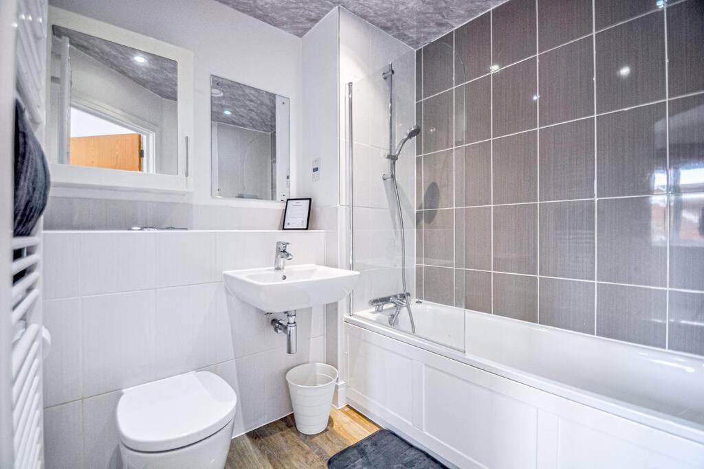 Entire House Sleeps 8 Near The River Thames Μεϊντενχέντ Εξωτερικό φωτογραφία