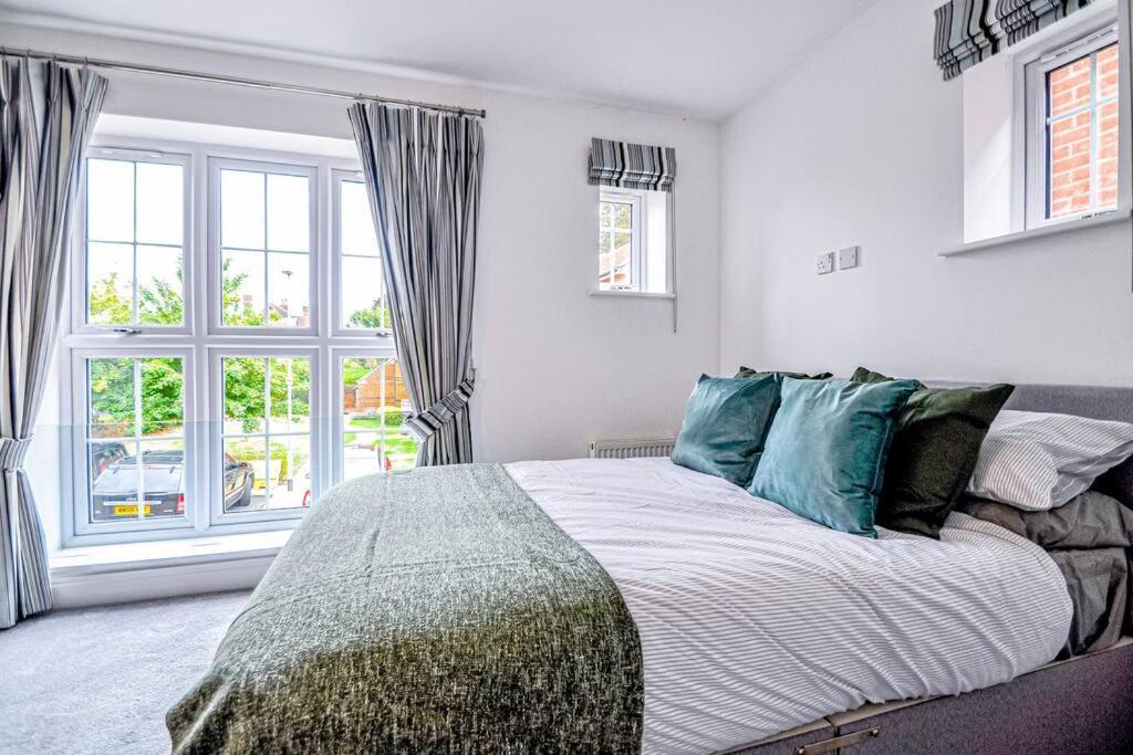 Entire House Sleeps 8 Near The River Thames Μεϊντενχέντ Εξωτερικό φωτογραφία