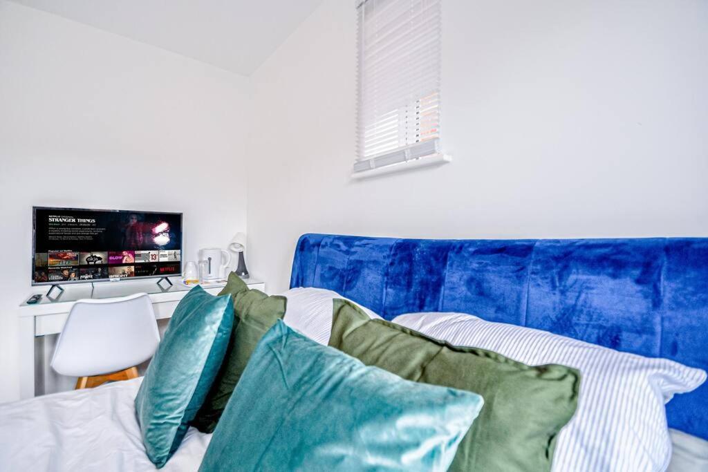 Entire House Sleeps 8 Near The River Thames Μεϊντενχέντ Εξωτερικό φωτογραφία