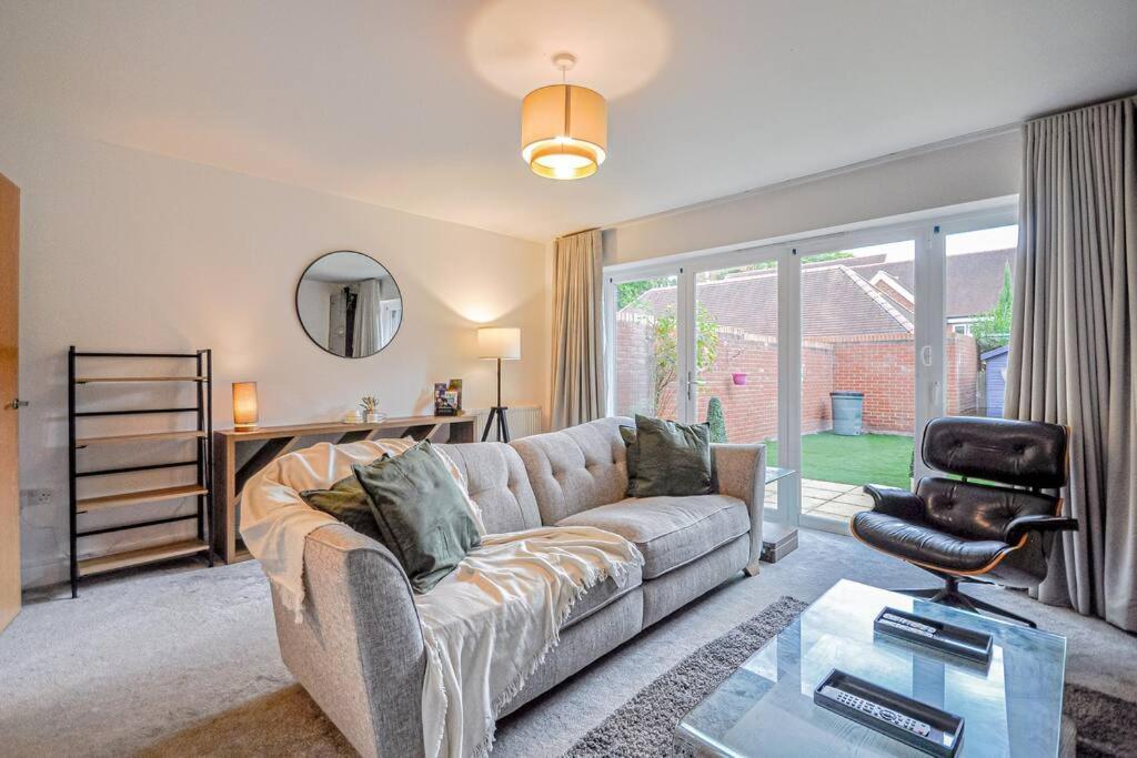 Entire House Sleeps 8 Near The River Thames Μεϊντενχέντ Εξωτερικό φωτογραφία