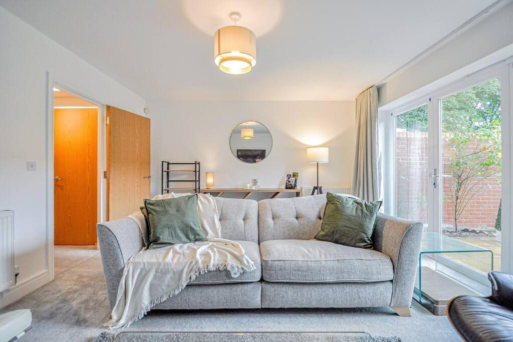 Entire House Sleeps 8 Near The River Thames Μεϊντενχέντ Εξωτερικό φωτογραφία