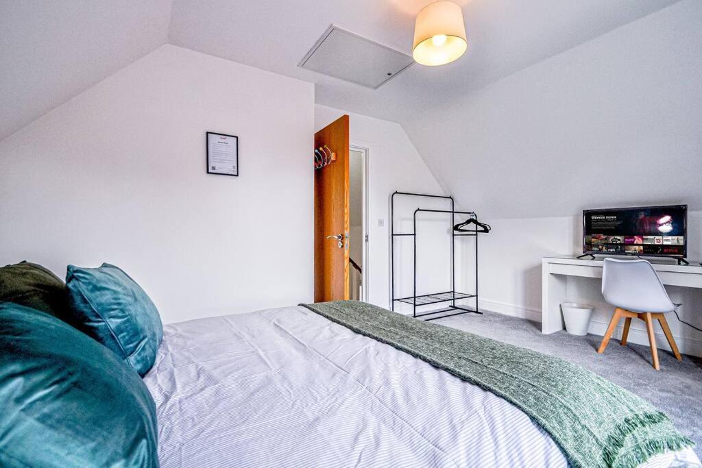 Entire House Sleeps 8 Near The River Thames Μεϊντενχέντ Εξωτερικό φωτογραφία