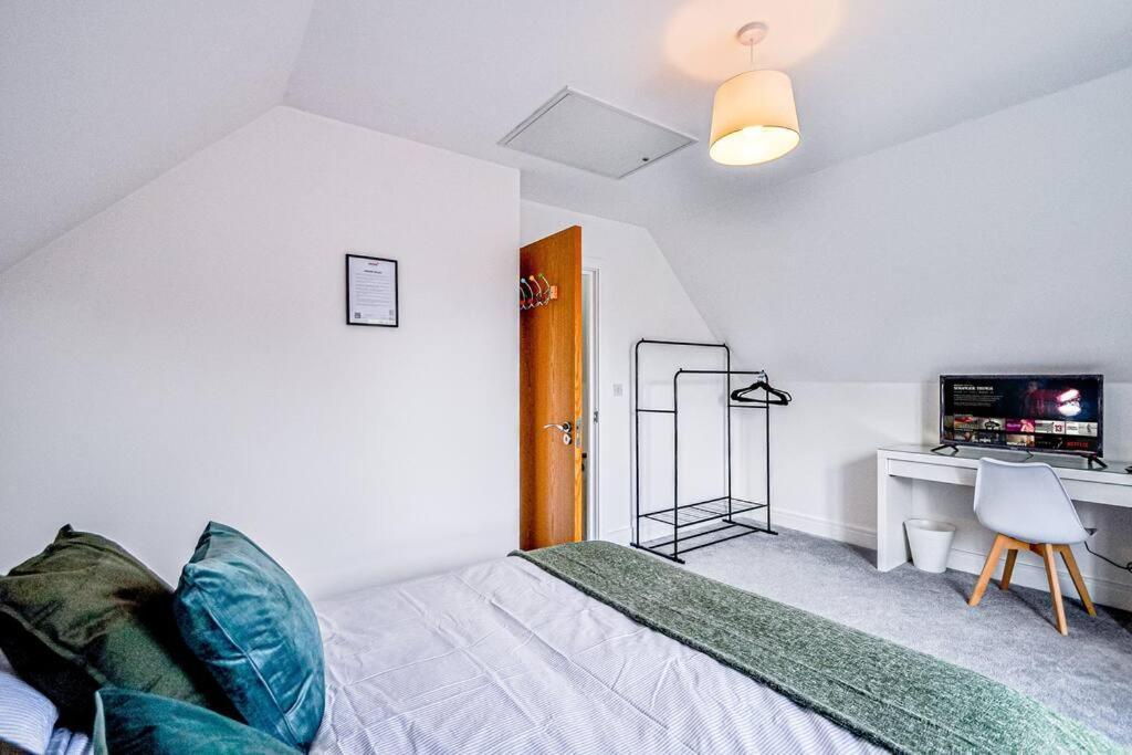 Entire House Sleeps 8 Near The River Thames Μεϊντενχέντ Εξωτερικό φωτογραφία